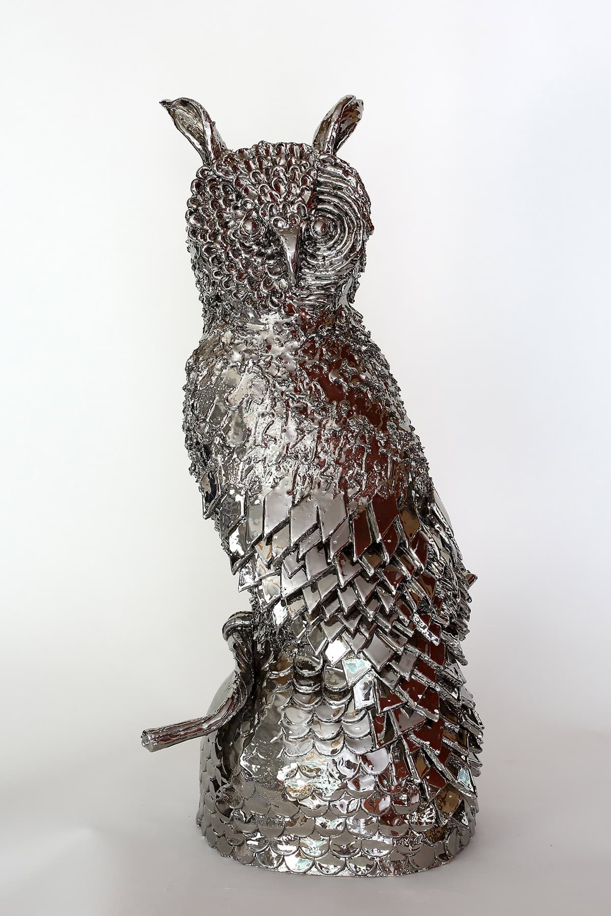 Oh my Owl, 2025 sculpture céramique lustre or blanc, 35x28x70 cm MF-2501 ©Matthieu Faury 