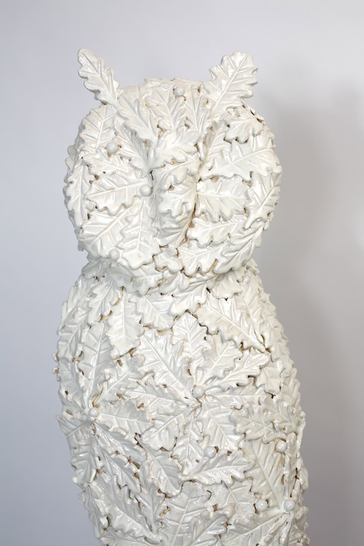 Oak & Owl (détail), 2025 sculpture céramique 30x30x65 cm MF-2502 ©Matthieu Faury 