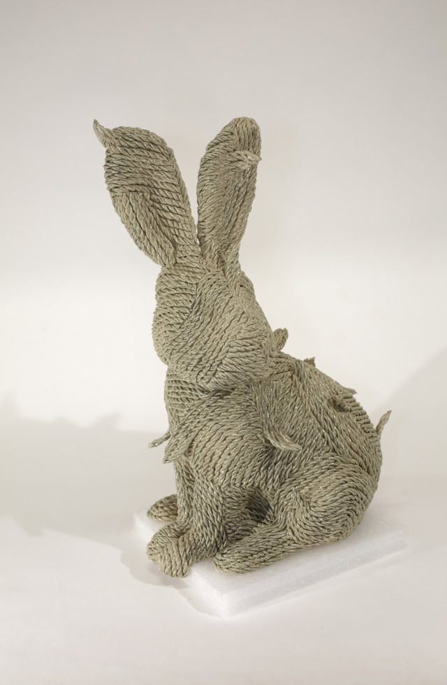Lapin tressé, 2025 sculpture céramique, 28x21x47 cm MF-2503 ©Matthieu Faury 