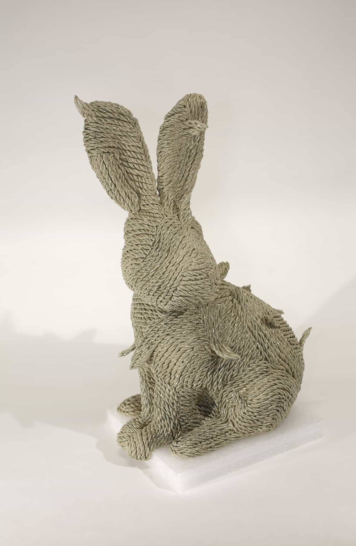 Lapin tressé, 2025 sculpture céramique, 28x21x47 cm MF-2503 ©Matthieu Faury 
