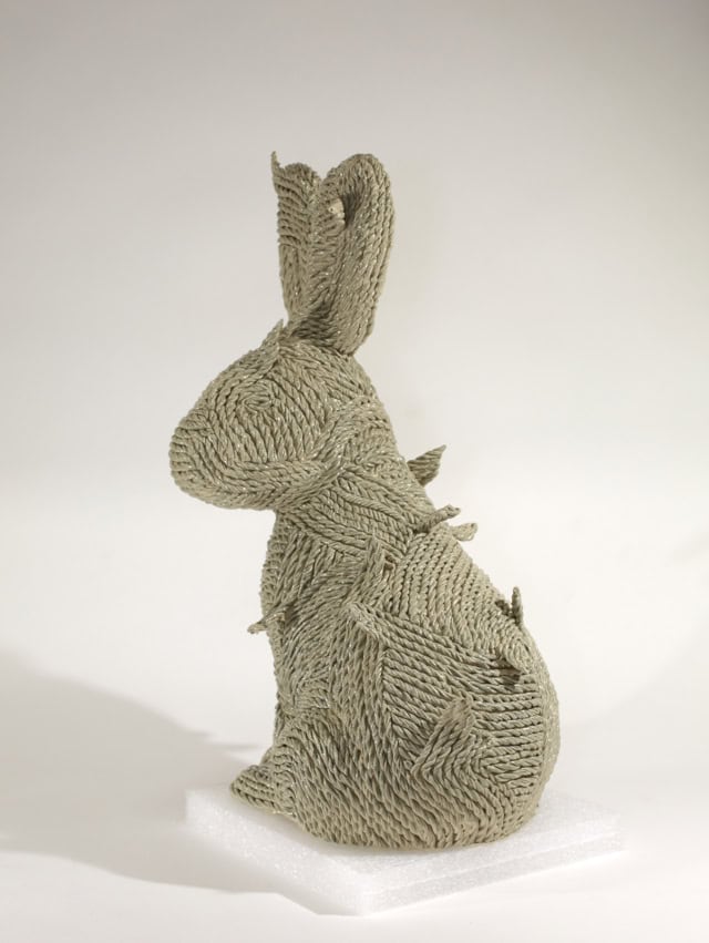 Lapin tressé, 2025 sculpture céramique, 28x21x47 cm MF-2503 ©Matthieu Faury 