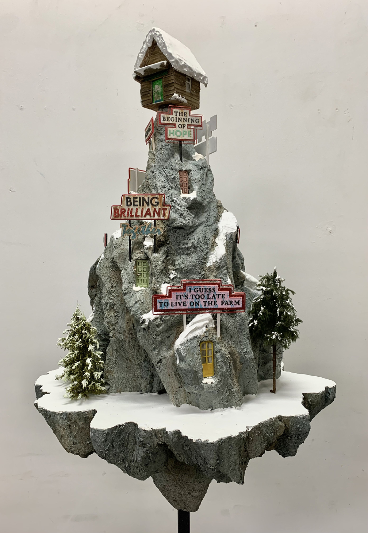 No answers only choices, 2025 sculpture technique mixte 60x45x90 cm LF-2507 ©La Fratrie