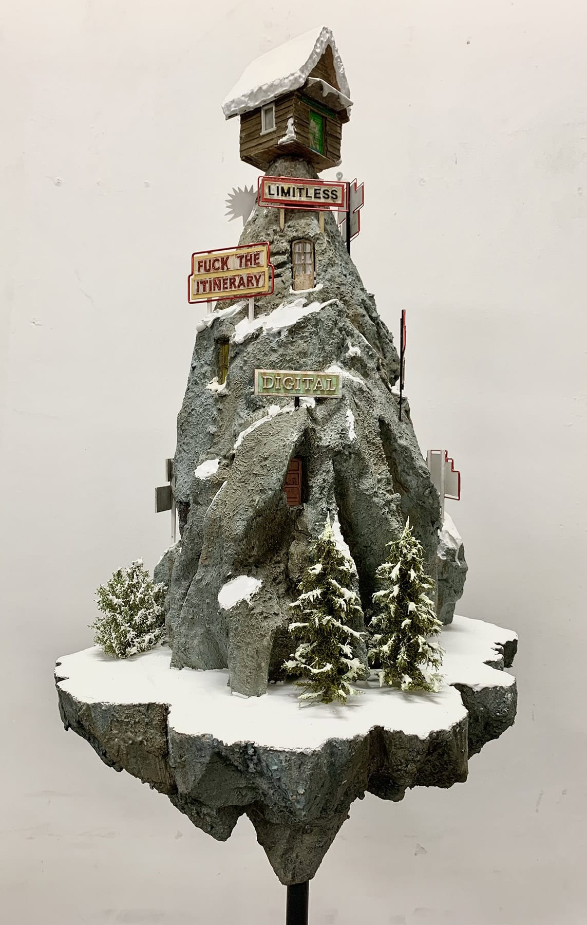 No answers only choices, 2025 sculpture technique mixte 60x45x90 cm LF-2507 ©La Fratrie