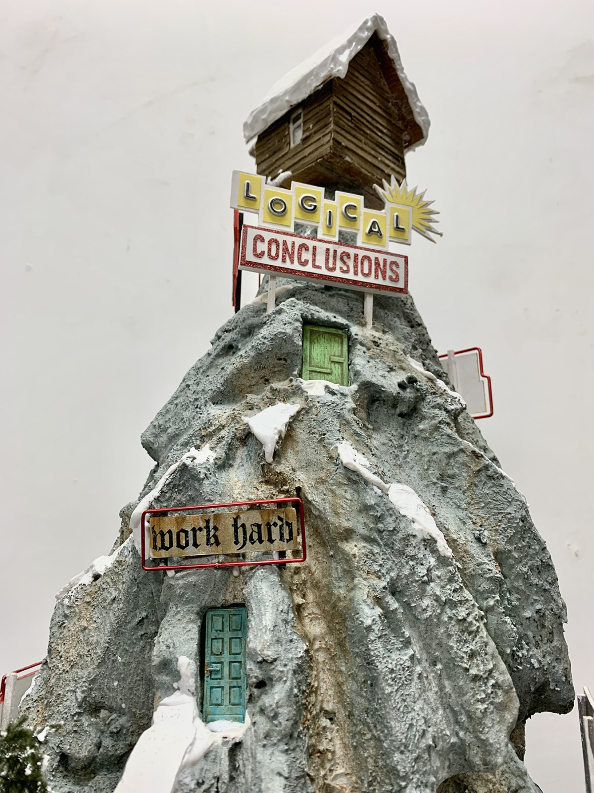 No answers only choices, 2025 sculpture technique mixte 60x45x90 cm LF-2507 ©La Fratrie