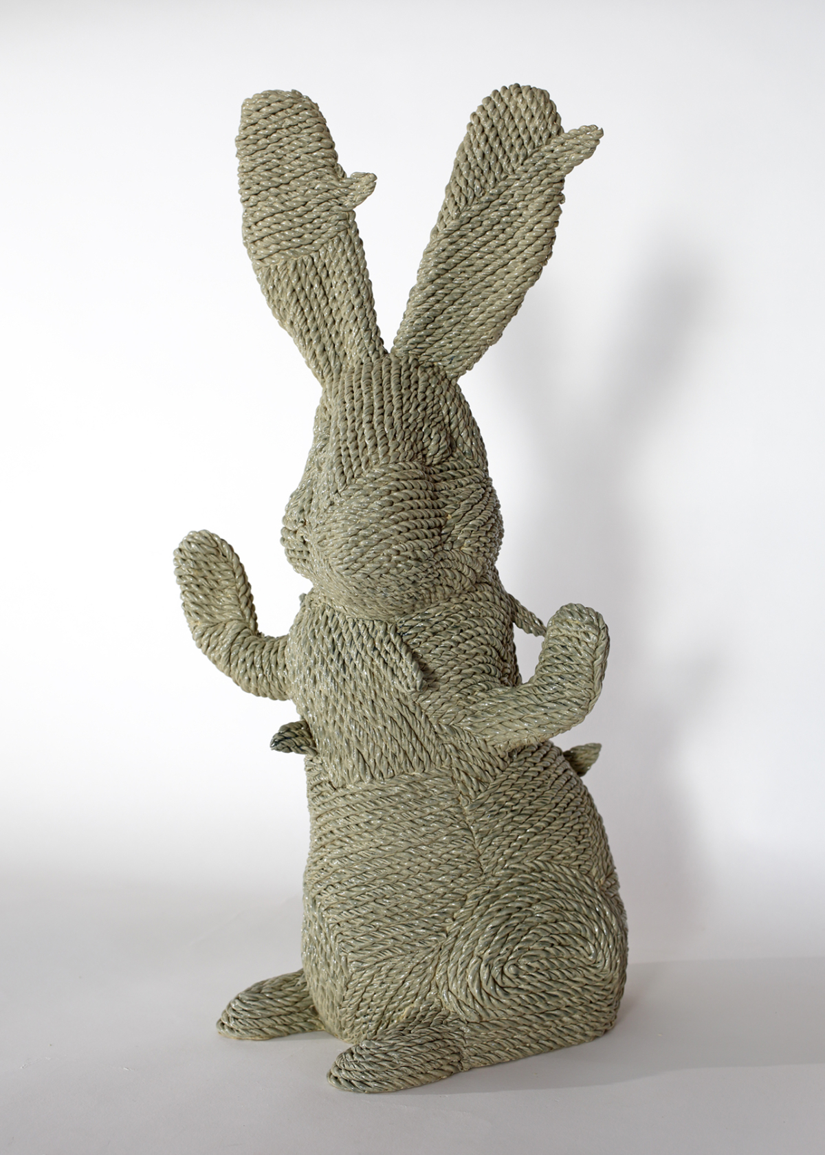 Haut les mains (peau de lapin), 2026 sculpture céramique, 25x30x52 cm MF-2601 ©Matthieu Faury