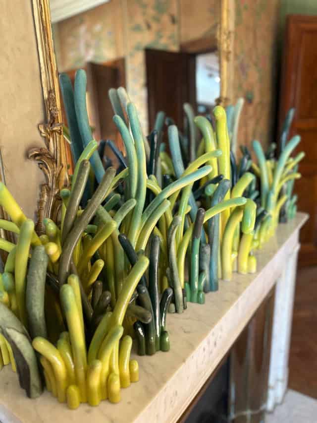 Installation céramique, 2025, dimensions variables ©Safia HIJOS 