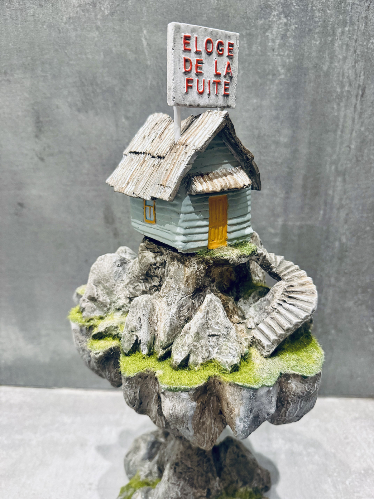 éloge de la fuite, 2026 sculpture céramique 18x25x46 LF-CER2606 La Fratrie 