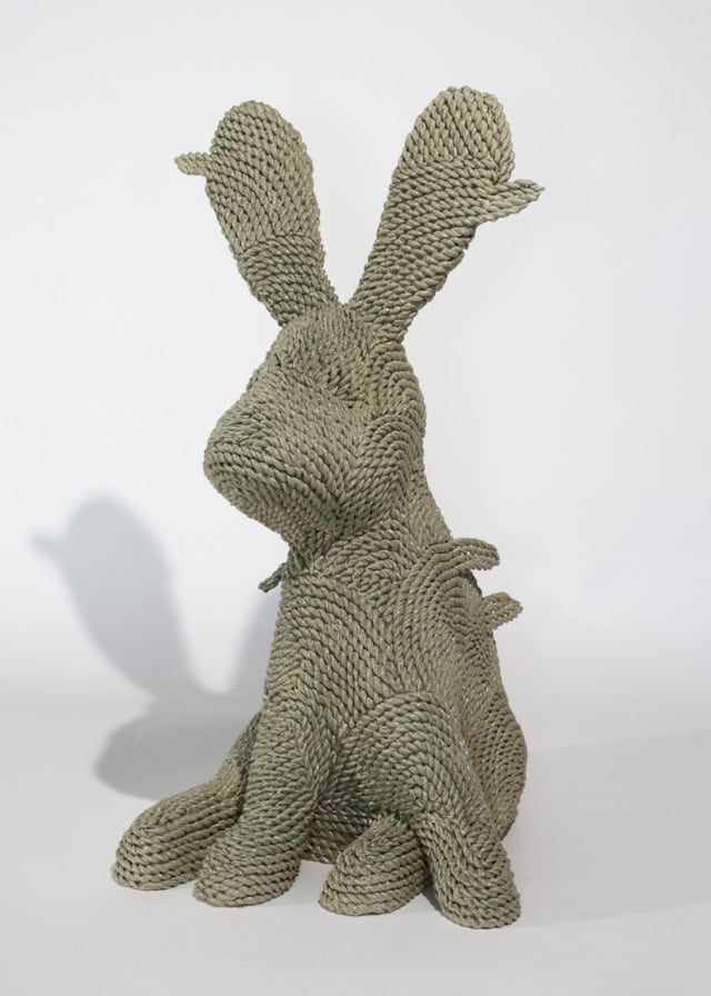 Lapin assis, 2026 sculpture céramique, 25x30x46 cm MF-2602 ©Matthieu Faury