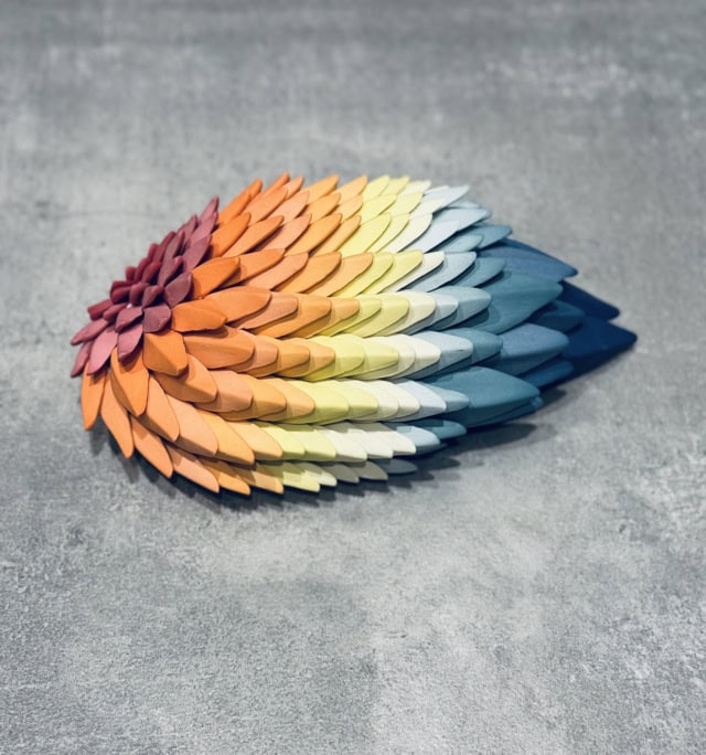 Rien qu'en restant immobile, 2020 porcelaine & engobes 20x23x8 x 2 cm SH-2001 ©Safia HIJOS