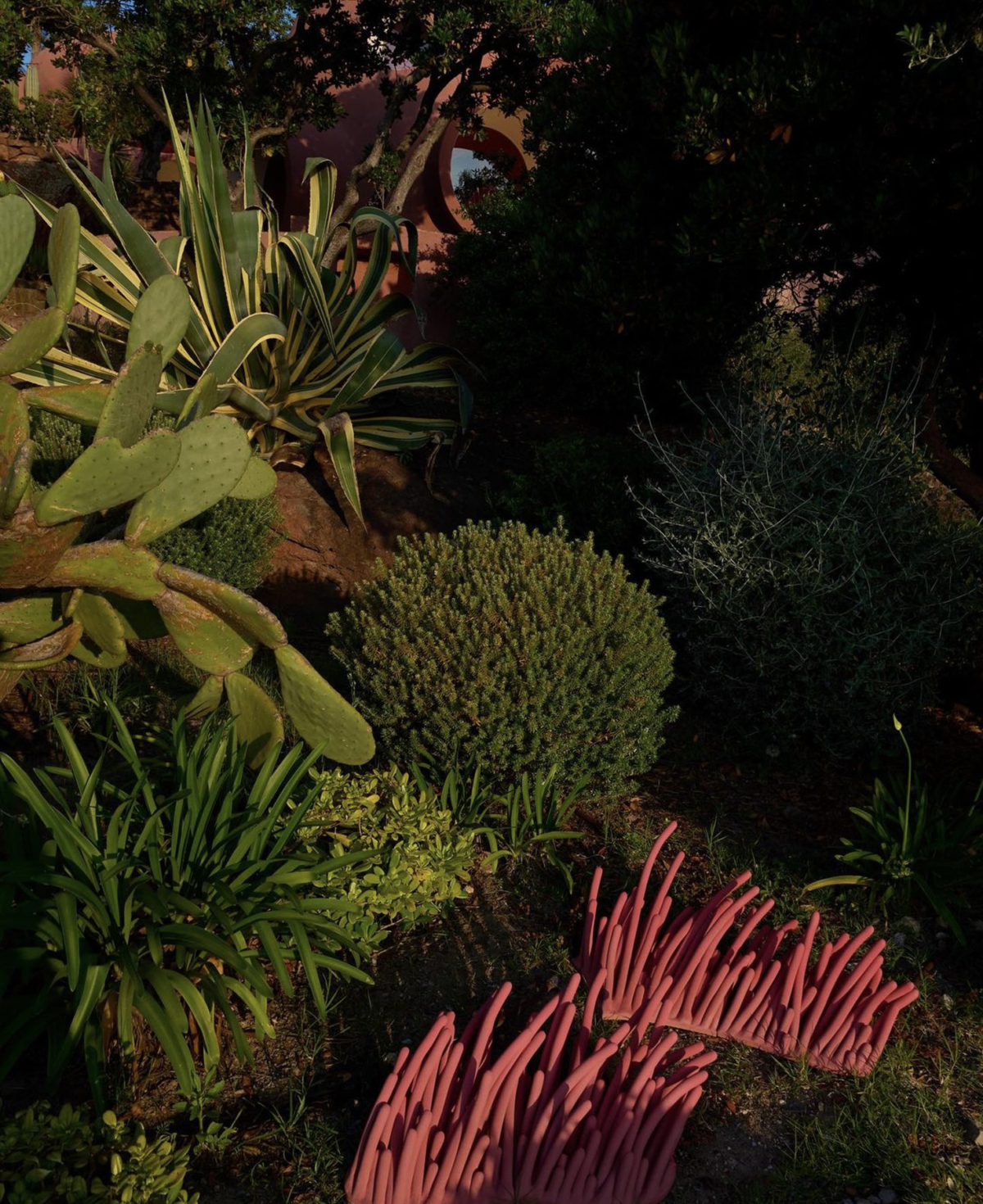 Dialogue du vent et de la mer, installation villa bulle Théoule sur mer, 2024 dimensions variables SH-2403 ©Safia Hijos 